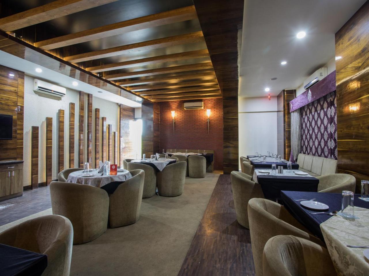 Capital O 1546 The Sensation Hotel Ιντόρ Εξωτερικό φωτογραφία