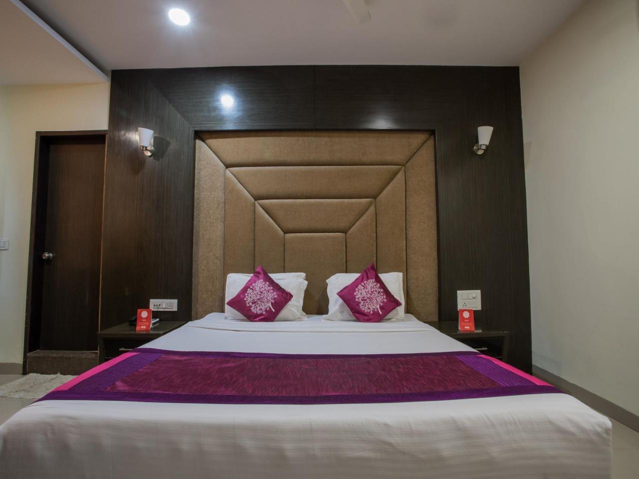 Capital O 1546 The Sensation Hotel Ιντόρ Εξωτερικό φωτογραφία