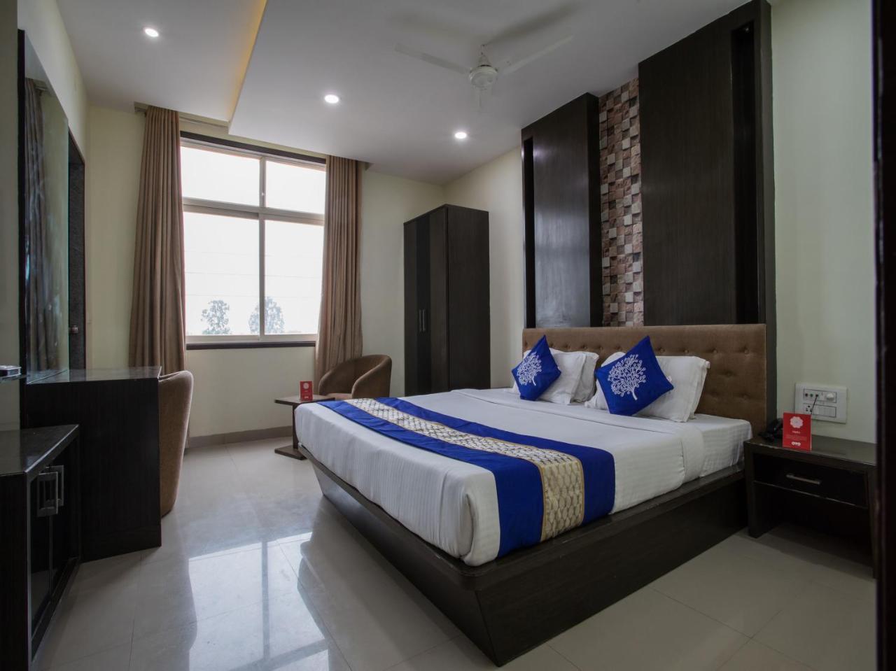 Capital O 1546 The Sensation Hotel Ιντόρ Εξωτερικό φωτογραφία